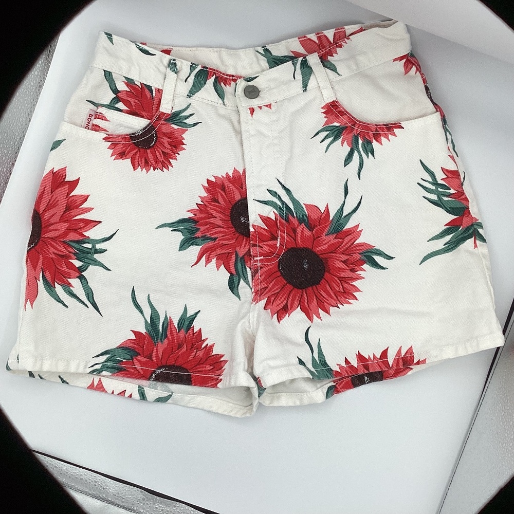 $40 Bongo Vintage Denim Shorts. Size: 9 Color: White w/red flowers